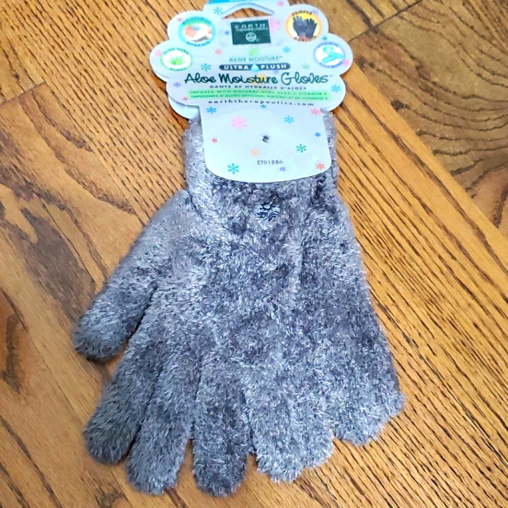 NWT Aloe Infused Moisturizing Gloves